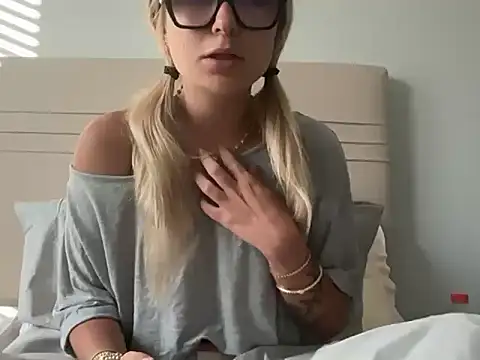 kelseyblu online show from April 17, 2026, 11:07 pm