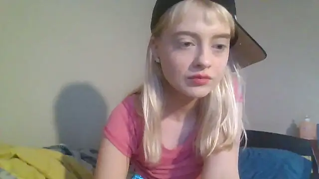 Snapshot of KiwiDreamy1 chatting on February 8, 2026, 4:37 pm KiwiDreamy1 online show from February 8, 2026, 4:37 pm