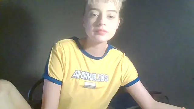 Snapshot of KiwiDreamy1 chatting on February 10, 2026, 11:15 pm KiwiDreamy1 online show from February 10, 2026, 11:15 pm