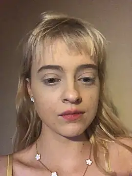 Snapshot of KiwiDreamy1 chatting on February 5, 2026, 2:07 am KiwiDreamy1 online show from February 5, 2026, 2:07 am