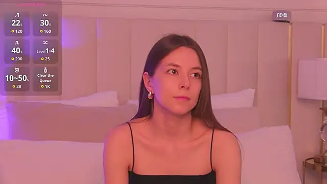 AlisseMoore online show from April 17, 2026, 6:38 am