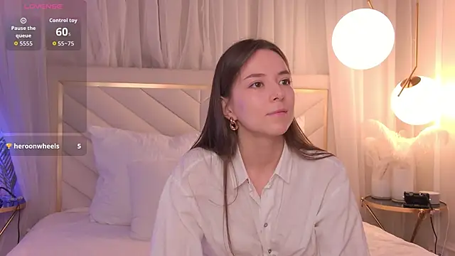 Snapshot of AlisseMoore chatting on February 14, 2026, 6:46 am AlisseMoore online show from February 14, 2026, 6:46 am