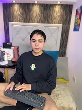 Snapshot of Samu_Hott chatting on February 10, 2026, 8:30 pm Samu Hott online show from February 10, 2026, 8:30 pm