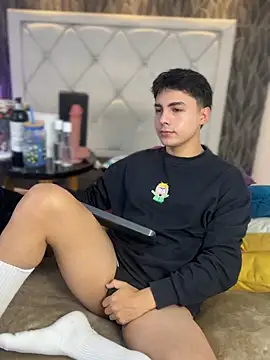 Samu Hott online show from March 17, 2026, 8:12 pm