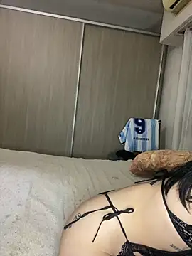 Little luu   online show from April 15, 2026, 1:33 am