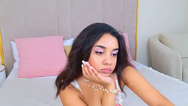 Luna Cortier online show from May 15, 2026, 9:51 am