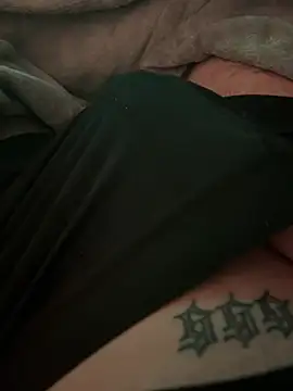 Snapshot of Piratee666 chatting on February 6, 2026, 12:17 am Piratee666 online show from February 6, 2026, 12:17 am