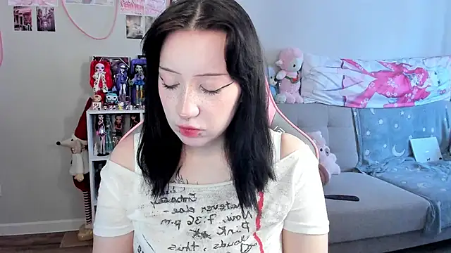 MollysLand online show from April 1, 2026, 8:26 am