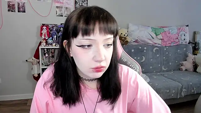 MollysLand online show from June 1, 2026, 10:04 am