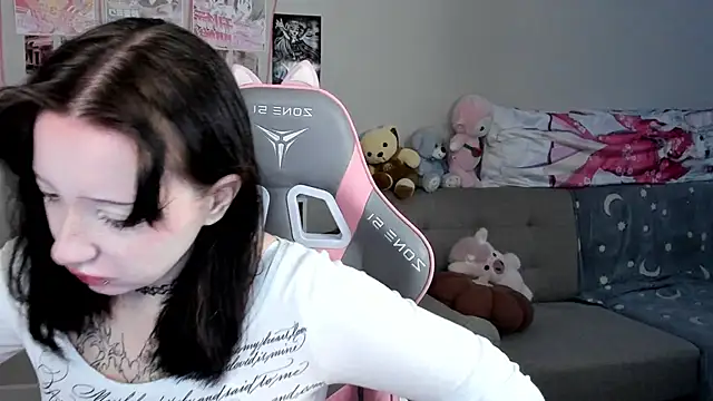 MollysLand online show from April 21, 2026, 11:17 am