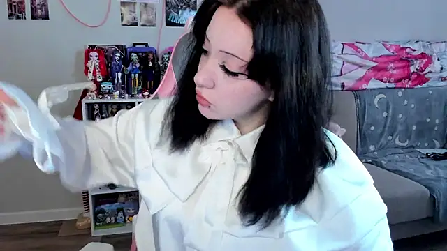 MollysLand online show from April 22, 2026, 10:11 am