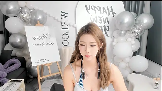 Snapshot of hotgirl0111 chatting on February 12, 2026, 10:48 am hotgirl0111 online show from February 12, 2026, 10:48 am