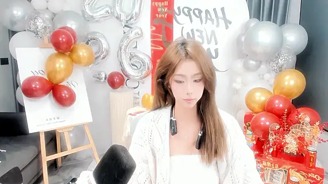 Snapshot of hotgirl0111 chatting on February 20, 2026, 12:18 pm hotgirl0111 online show from February 20, 2026, 12:18 pm