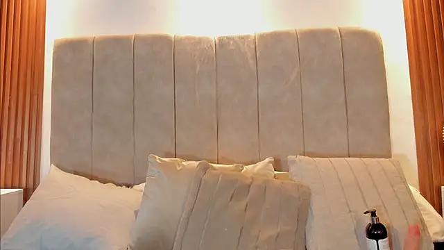  Laura saenz1 online show from March 28, 2026, 1:01 pm