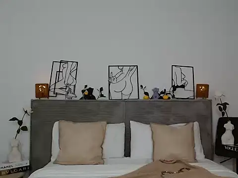 Jasmin0e online show from February 18, 2026, 9:22 pm