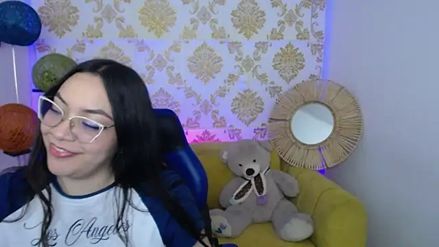 Snapshot of ALISS_M_ chatting on February 5, 2026, 8:04 pm ALISS M online show from February 5, 2026, 8:04 pm