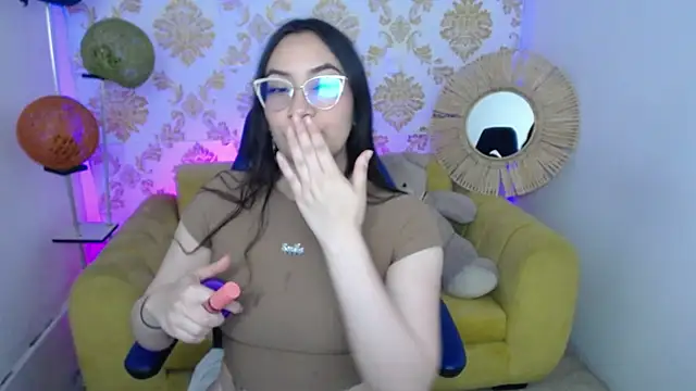 Snapshot of ALISS_M_ chatting on February 6, 2026, 7:54 pm ALISS M online show from February 6, 2026, 7:54 pm