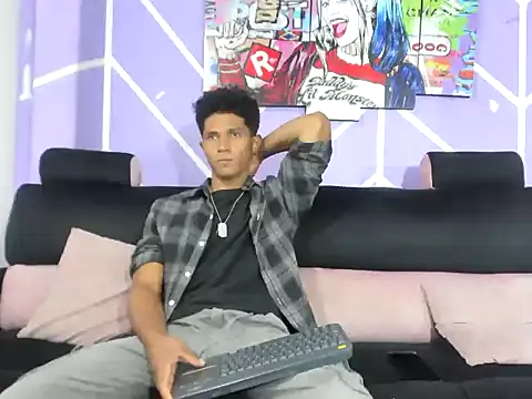 Yoel hot2004 online show from April 14, 2026, 7:19 pm