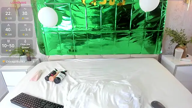 Leah-Moon online show from March 18, 2026, 5:32 am