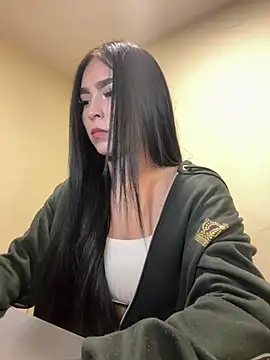 Sara Fernandez  online show from April 7, 2026, 1:57 pm