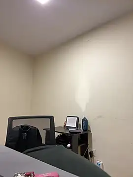 Sara Fernandez  online show from April 15, 2026, 2:43 pm