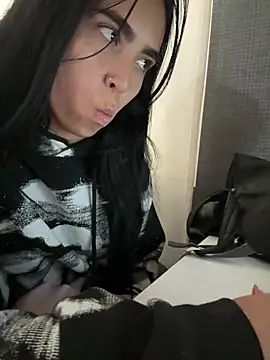 Snapshot of Sara_Fernandez_ chatting on February 24, 2026, 2:07 pm Sara Fernandez online show from February 24, 2026, 2:07 pm