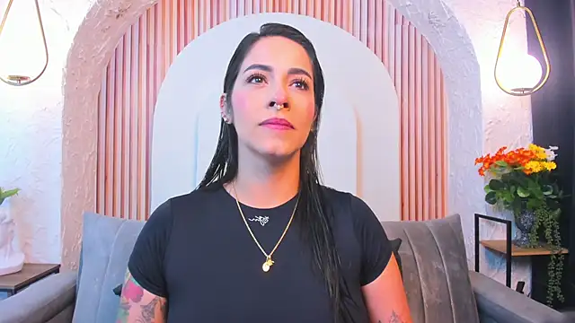 violet scott  online show from May 25, 2026, 10:14 am