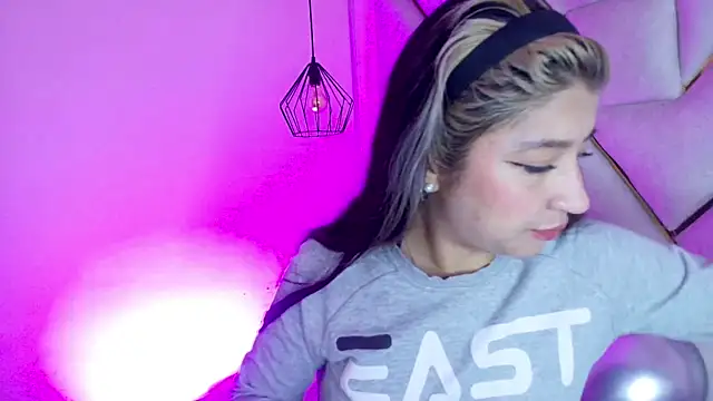 Snapshot of Dahiana_Dmour_ chatting on February 5, 2026, 12:23 pm Dahiana Dmour online show from February 5, 2026, 12:23 pm