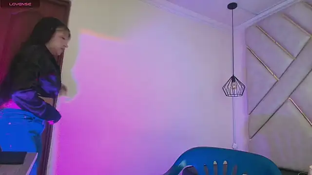 Dahiana Dmour  online show from April 16, 2026, 12:28 pm