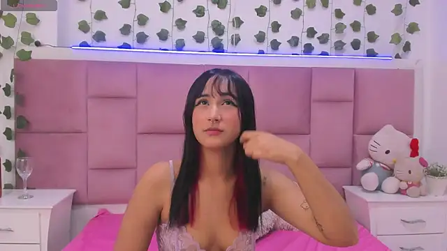 Snapshot of LeslieCute69 chatting on March 2, 2026, 7:32 pm LeslieCute69 online show from March 2, 2026, 7:32 pm