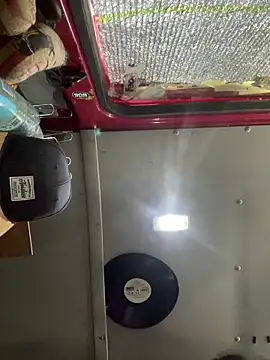 Kylxxx8 online show from April 13, 2026, 3:27 pm