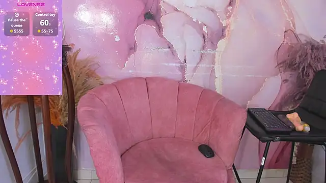 Cinnamon Sue online show from March 27, 2026, 9:05 pm