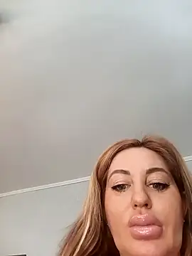 Snapshot of MiaMooly chatting on February 11, 2026, 12:16 pm MiaMooly online show from February 11, 2026, 12:16 pm