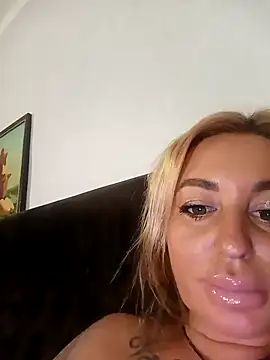 Snapshot of MiaMooly chatting on September 28, 2025, 12:45 pm MiaMooly online show from September 28, 2025, 12:45 pm