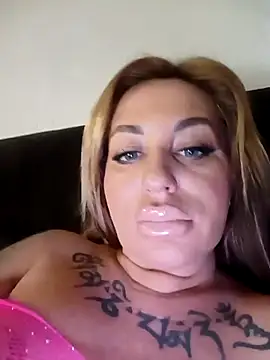 Snapshot of MiaMooly chatting on February 8, 2026, 7:11 pm MiaMooly online show from February 8, 2026, 7:11 pm