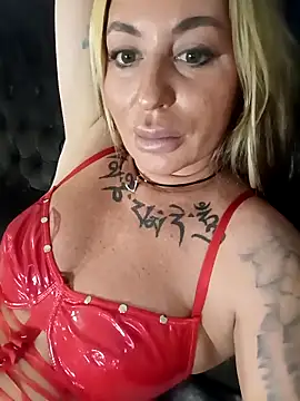 Snapshot of MiaMooly chatting on October 14, 2025, 1:45 pm MiaMooly online show from October 14, 2025, 1:45 pm