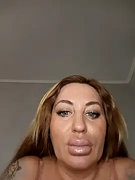 Snapshot of MiaMooly chatting on January 17, 2026, 3:59 pm MiaMooly online show from January 17, 2026, 3:59 pm