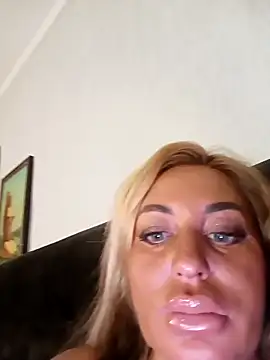 Snapshot of MiaMooly chatting on September 18, 2025, 4:54 pm MiaMooly online show from September 18, 2025, 4:54 pm