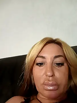 Snapshot of MiaMooly chatting on September 27, 2025, 3:40 pm MiaMooly online show from September 27, 2025, 3:40 pm