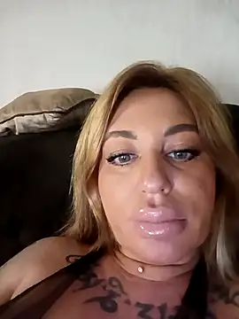 MiaMooly online show from April 2, 2026, 5:19 pm