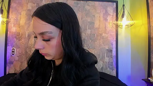 Elizabeth Ferrer online show from March 12, 2026, 12:20 pm