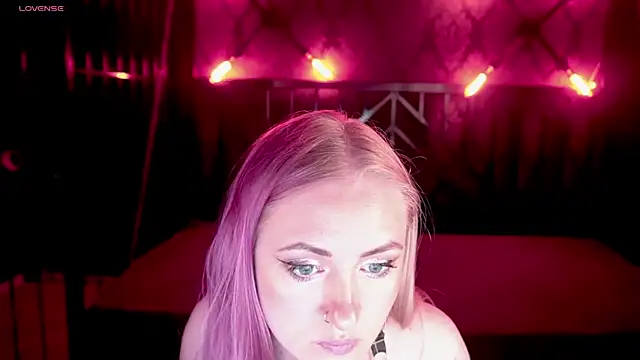 Snapshot of DramaQuenns chatting on June 14, 2026, 5:41 am DramaQuenns online show from June 14, 2026, 5:41 am