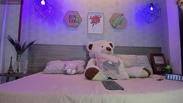 Snapshot of Celeste_wang chatting on February 13, 2026, 12:05 pm Celeste wang online show from February 13, 2026, 12:05 pm