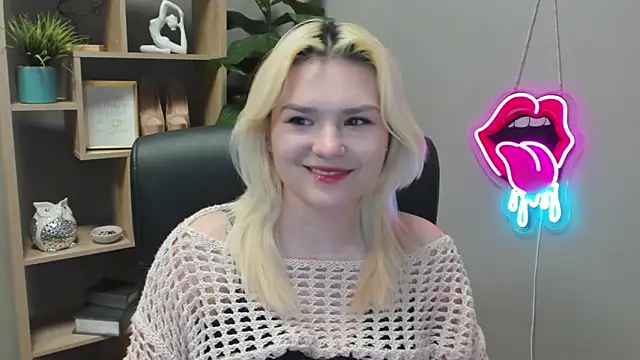 SweetLilyxo online show from March 18, 2026, 7:22 am