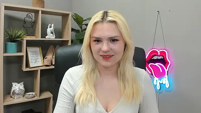 SweetLilyxo online show from June 3, 2026, 6:36 am