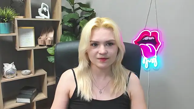 SweetLilyxo online show from March 25, 2026, 7:30 am