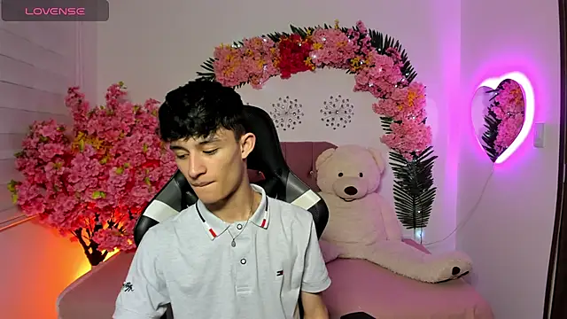 Patrick Howland  online show from April 18, 2026, 8:42 pm