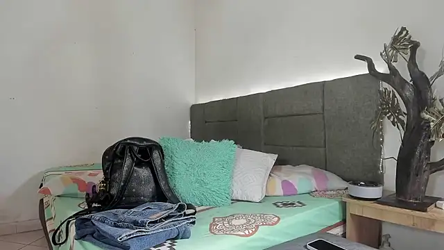 Zoel Amber20 online show from April 6, 2026, 9:05 pm