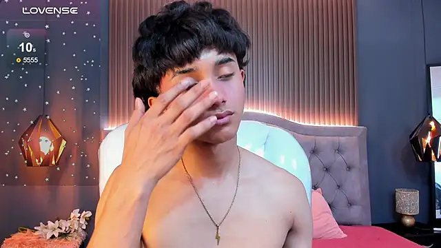 Snapshot of Noa_03 chatting on February 11, 2026, 1:55 pm Noa 03 online show from February 11, 2026, 1:55 pm