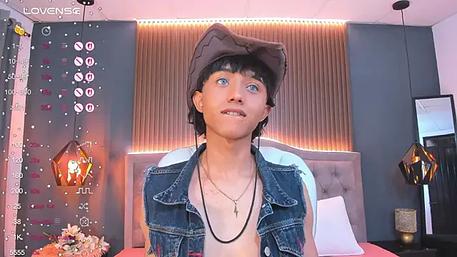 Snapshot of Noa_03 chatting on February 4, 2026, 1:06 pm Noa 03 online show from February 4, 2026, 1:06 pm